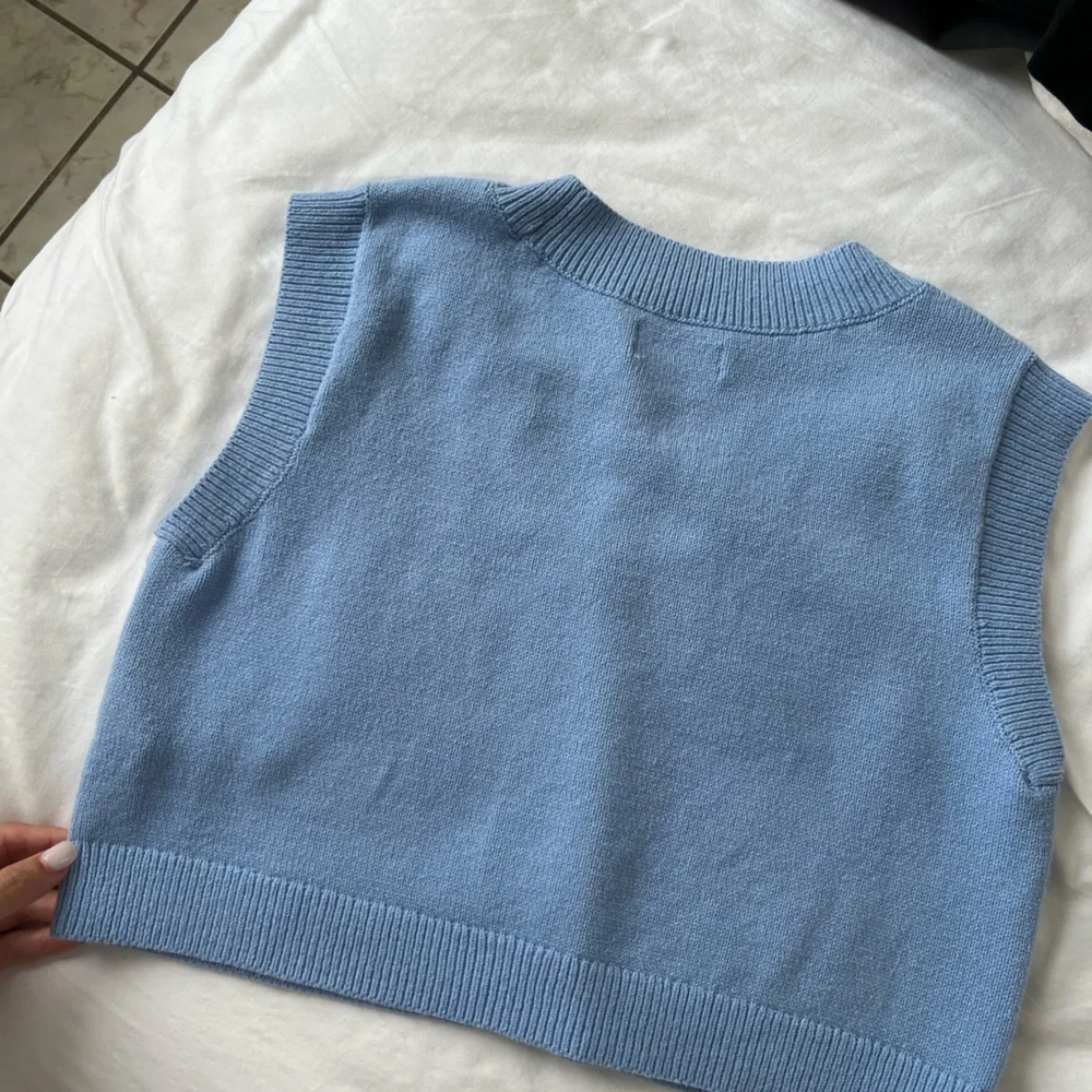 Hollister Light Blue and White Diamond Knit V-Neck Sweater Vest